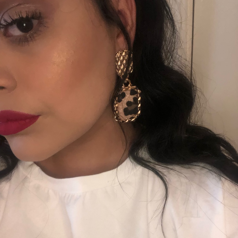 Shirt & earrings